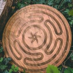 Crystal grid Hecate’s wheel | Terra Spirit | Spiritual | Laser cut | Handcrafted