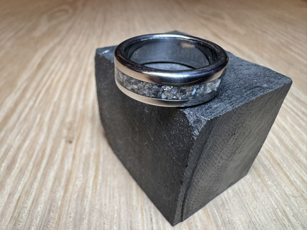 Memorial ring